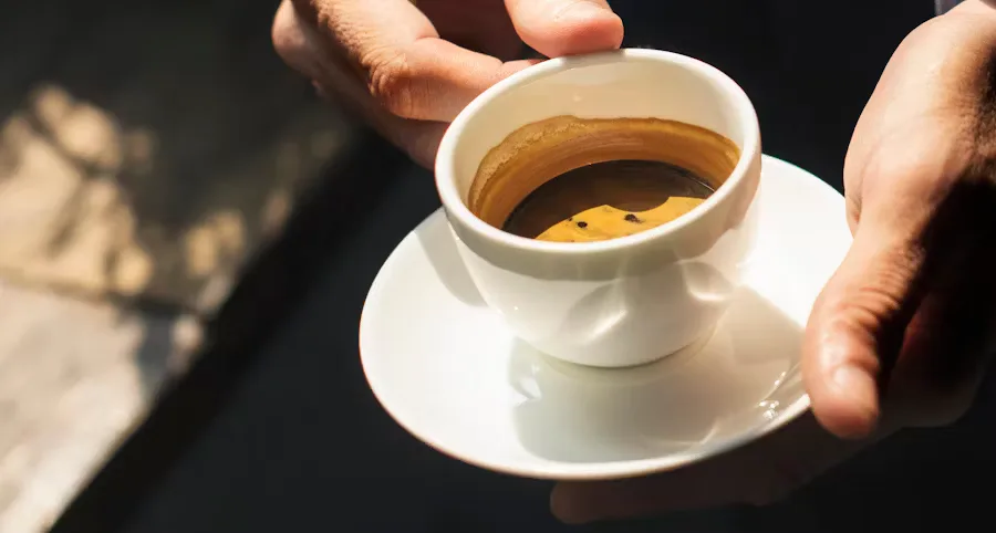 Espresso Grind and Flavor: The Ultimate Guide to Perfecting Every Shot’s Taste 3 perfectly brewed cup of espresso with golden crema, close-up