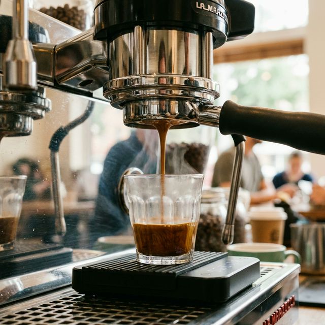 Espresso extraction showing flow patterns